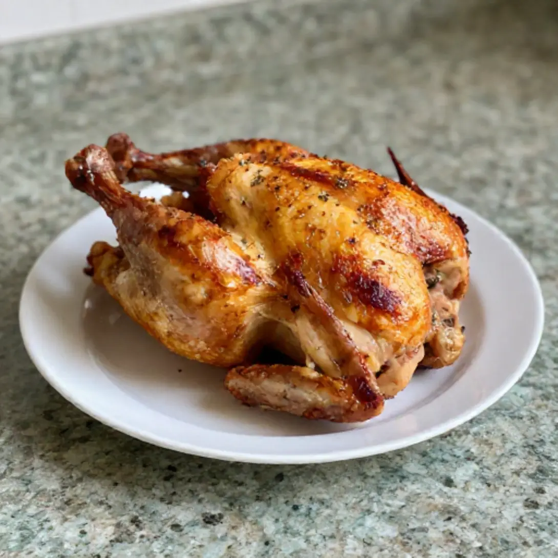 Recette facile d'un poulet entier à l'airfryer pour toute la famille.